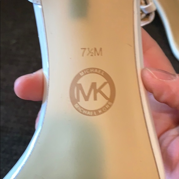 MICHAEL KORS white patent leather heel sandals - Picture 3 of 4